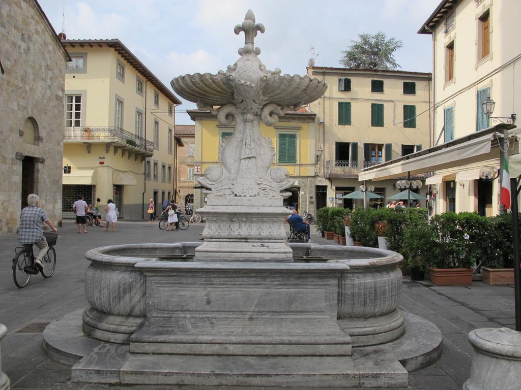 La Stagione Dell'Arte Apartment Camaiore Luaran gambar