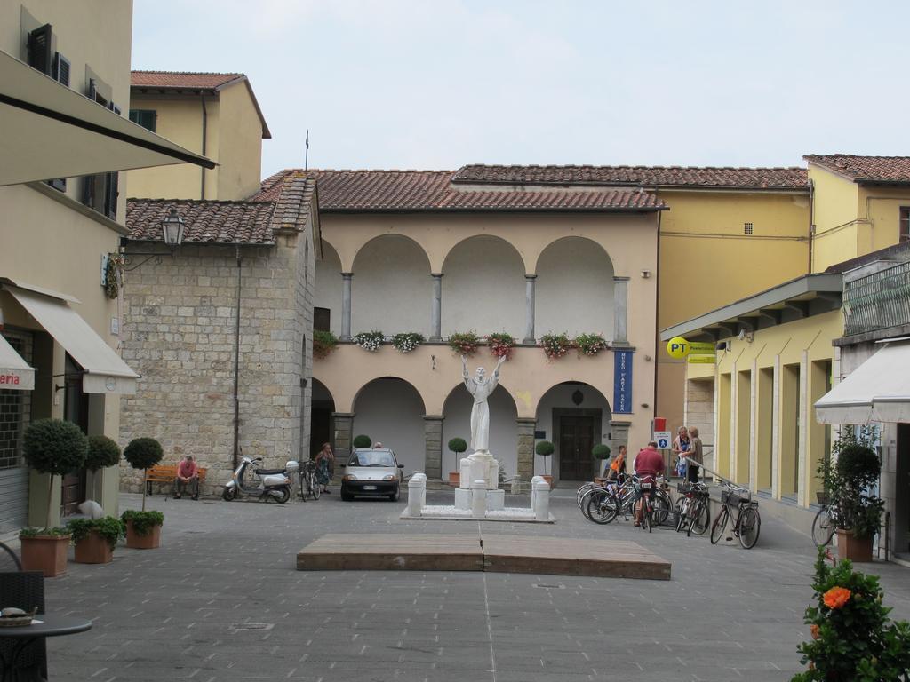La Stagione Dell'Arte Apartment Camaiore Luaran gambar